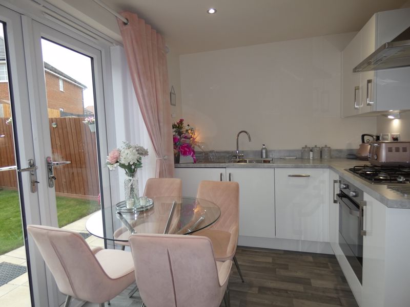 Kitchen/Breakfast- click for photo gallery